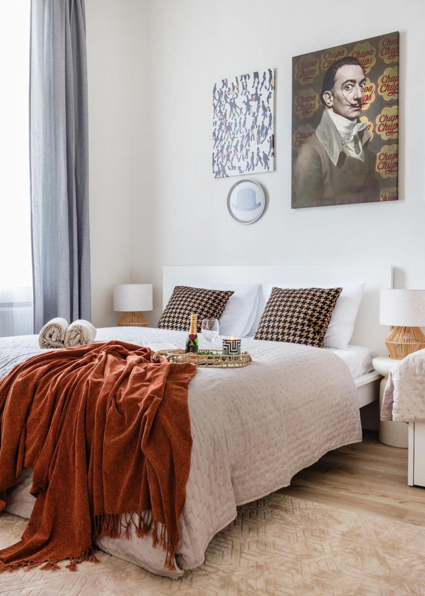 Central Budapest Oasis - Modern Charm, Timeless Comfort Екстериор снимка