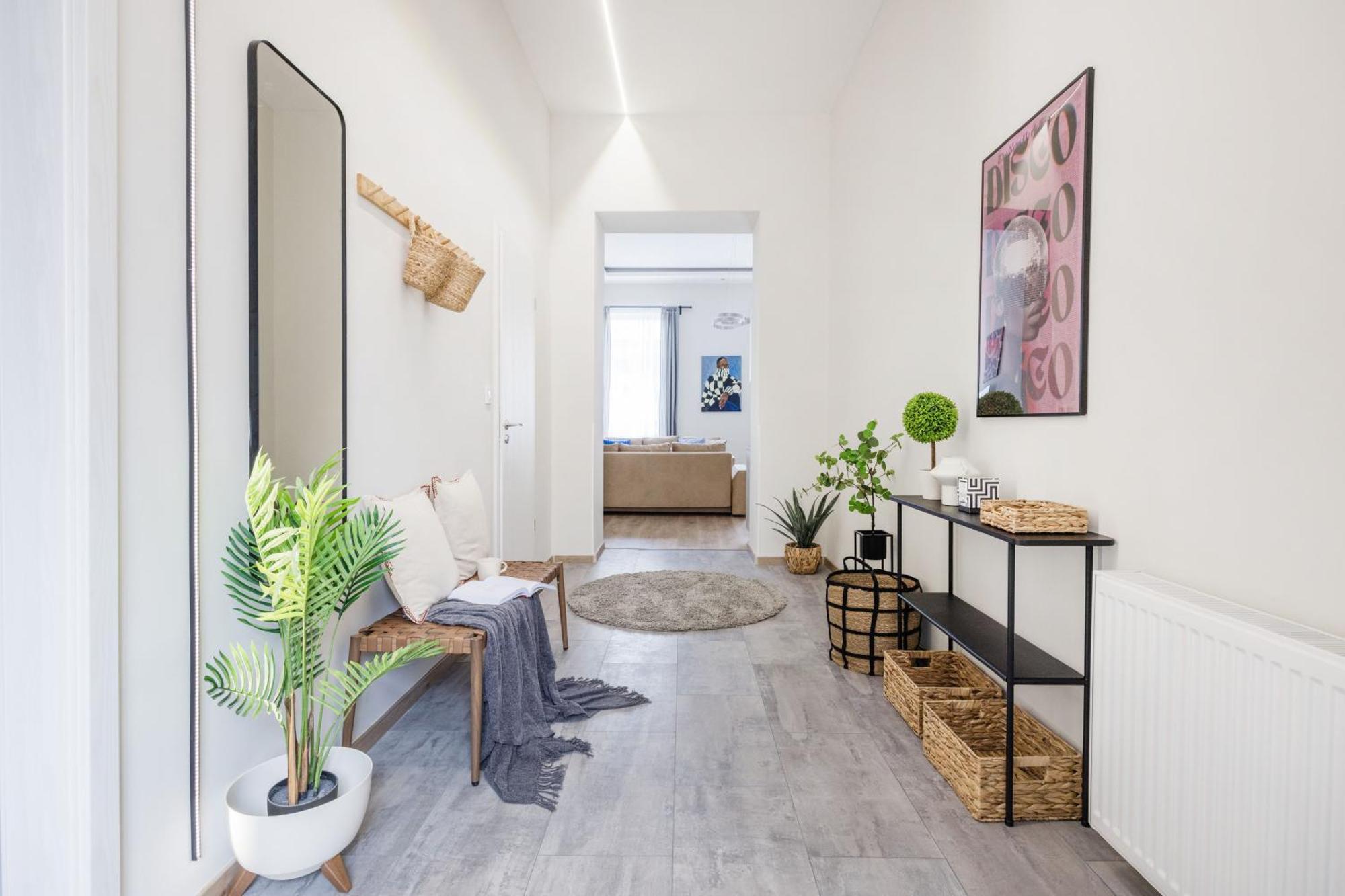 Central Budapest Oasis - Modern Charm, Timeless Comfort Екстериор снимка